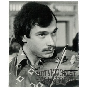 HENRYK TRITT, skrzypek podczas gry, fot. niezn., lata 70-80