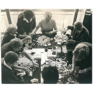 WARSZAWA, zbiórka datków na odbudowę Zamku, fot. Dąbrowiecki, 1971