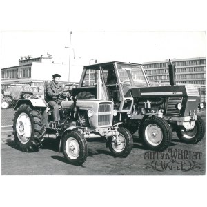 WARSZAWA, ciągniki Ursus C-330 i C-1201, fot. Urbanek, 1974