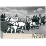 WARSAW, Wilanów, horse-drawn carriage in front of the palace, photo by I. Radkiewicz, 1990