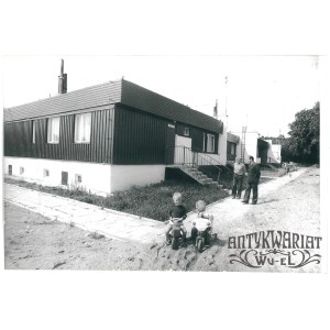 ŁUPSTYCH k. Olsztyna, osiedle dla pracowników nadleśnictwa, fot. St. Moroz, 1988