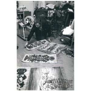 MIKOŁAJKI (pow. Mrągowo), Spółdzielnia Rękodzieła Ludowego, gobeliny, fot. St. Moroz, 1978