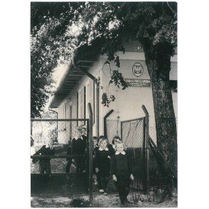 OGRÓDEK (pow. Ełk), szkoła im. Michała Kajki, fot. St. Moroz, 1970