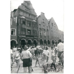 OLSZTYN, ruch turystyczny na starówce, fot. St. Moroz, 1989