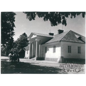 JAROSŁAWIEC (pow. Zamość), stara karczma, później Dom Ludowy, klubokawiarnia i biblioteka, fot. Kwiatkowski, 17.06.1966