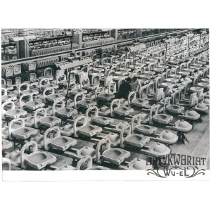 KRASNYSTAW, Zakład Ceramiki Sanitarnej, hala produkcyjna, fot. Jaśkiewicz, 11.02.1976