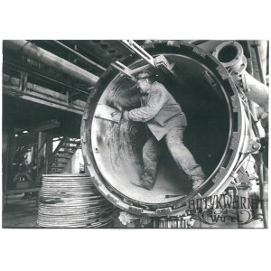 KRASNYSTAW, cukrownia, czyszczenie filtra pyłowego do filtracji klarówki, fot. M. Trembecki, 26.01.1988