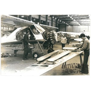 KROSNO, Lotnicze Zakłady Naprawcze, remont samolotu „Wilga”, fot. A. Łokaj, 1981