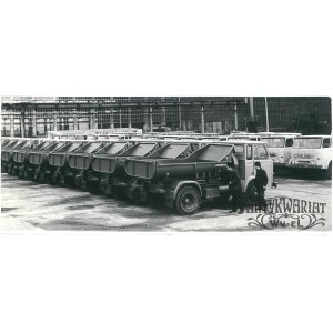 KIELCE, Zakłady SHL, wywrotki na podwoziu Star 28, fot. Rozmysłowicz, 27.03.1973