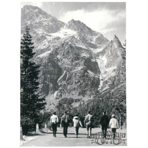 TATRY, droga do Morskiego Oka - letni ruch turystyczny, fot. CAF, 1965
