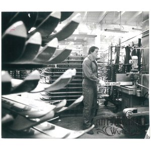 SZAFLARY k. Zakopanego, Zakłady Polsport - produkcja nart, fot. S. Momot, 1978