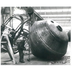 ŚWIDNICA, Fabryka Wagonów - montaż zbiornika, fot. CAF, 1976