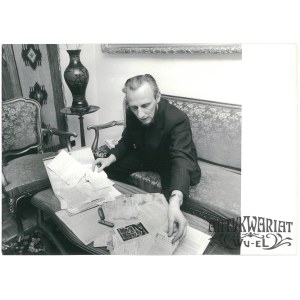 ZBIGNIEW HIRSZ i kolekcja dokumentów zbrodni hitlerowskich, fot. CAF