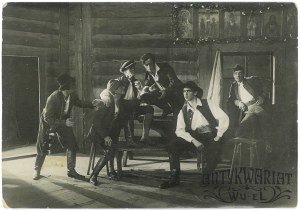 EMIL ZEGADŁOWICZ, „Głaz graniczny”, scena zbiorowa spektaklu, aktorzy zespołu