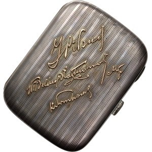 Silver cigarette case from 1916, monogrammed P£, with gold inscription and dedication