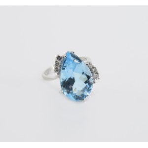 Ring with topaz