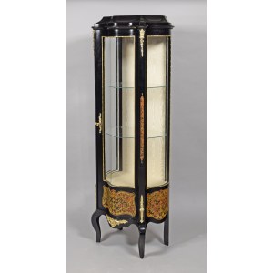 Vitrine avec décoration de style Boulle