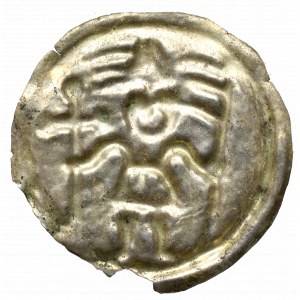 Kujawy(?), Brakteat II połowa XIII wieku, Rycerz trzymający krzyż i gonfanon