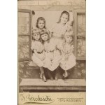 [Cardboard photograph] Radom, J. Grodzicki. Girls [1899].