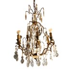 Eighteenth-century style chandelier, gilded metal with pinnacles and faceted crystal pendants