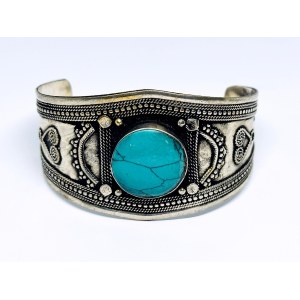 Bracelet argenté de style oriental avec turquoise
