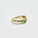 Gold ring with natural Emeralds and 0.10 Ct Diamonds