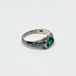 Silver vintage ring with natural Emerald