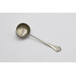 Powdered sugar strainer