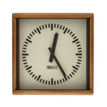 Kolejowe Zakłady Łączności in Bydgoszcz, Station clock