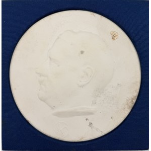 DEKORATIVNÍ PORCELÁNOVÝ DISK S VŮDCOVOU PODOBIZNOU