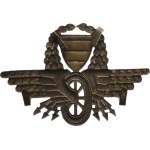 Brno. - Cap badge of the Electric Railways of the Provincial Capital 1949 - Under the city emblem a winged wheel with lightning bolts, silvered and painted sheet 74 x 50 mm, on 4 mounts, slightly worn paint.