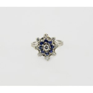 Ring with sapphires