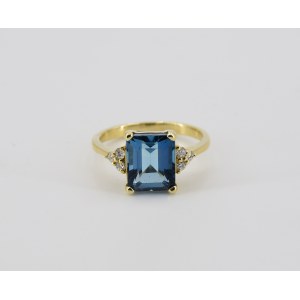 Ring with topaz