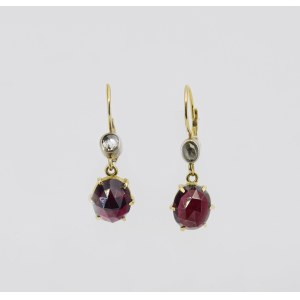 Earrings with garnets