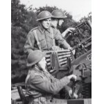 PSZnZ/Emigration Press Photo of Soldiers of the 1st Light Anti-Aircraft Artillery Regiment - Morris C9 Self-Propelled Cannon - 1st Armored Division - President Raczkiewicz