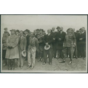 KRAKOW - Celebration of the Day of the Sea 1934, participants watch the dove released by Governor Kwasniewski, next to Gen. Mond, to the right Mayor Kaplicki, to the left Gen. A. Narbut-Luczynski