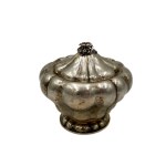 Sugar bowl(1st half of the 19th century).