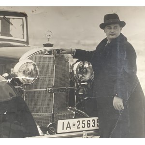 [KIEPURA Jan] Photograph and newspaper clipping. Krynica-Zdrój [1933].