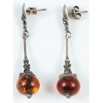 PAIR OF EARRINGS
