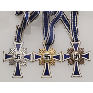 Italian and foreign honours - Germania. Lotto di 3 Croci di 1°,2° e 3° classe 1938 Pe...