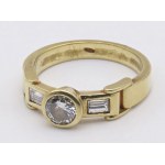 Jewellery - Yellow gold ring with baguettes diamonds ct 0.10 and bril...