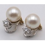 Jewellery - Pair of yellow and white gold earrings with two pearls ...