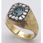 Jewellery - Yellow gold ring with diamond roses and sapphire cen...