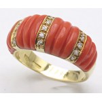 Jewellery - Yellow gold ring with corals and diamonds. Size 17 ...