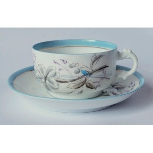 KUZNIECOV. Coffee cup with saucer, porcelain of the Kuznetsov factory, Riga, Russia (1887-1915).