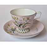 KUZNIECOV. Porcelain cup hand-painted in enamel, Kuznetsov factory, Dulevo, Russia, 1891-1917.