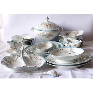 KUZNIECOV. Porcelain dinner service for 6 persons, 24 pieces, Kuznetsov factory, Riga, Russia (1887-1915).
