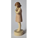 PACYKÓW. Figurka dziewczynki z bukiecikiem kwiatów. Fabryka Fajansu w Pacykowie (1912-1939)