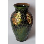 Ceramic vase with Art Nouveau decoration. Märkische Kunst- und Bauerntöpferei Fr. M. Bräuning, Hermsdorf Berlin, 1920s.
