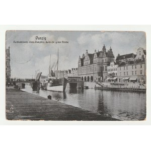 GDAŃSK. Danzig - Durchschleusen eines Dampfers durch die grüne Brücke (Przepuszczanie parowca przez Zielony Most)